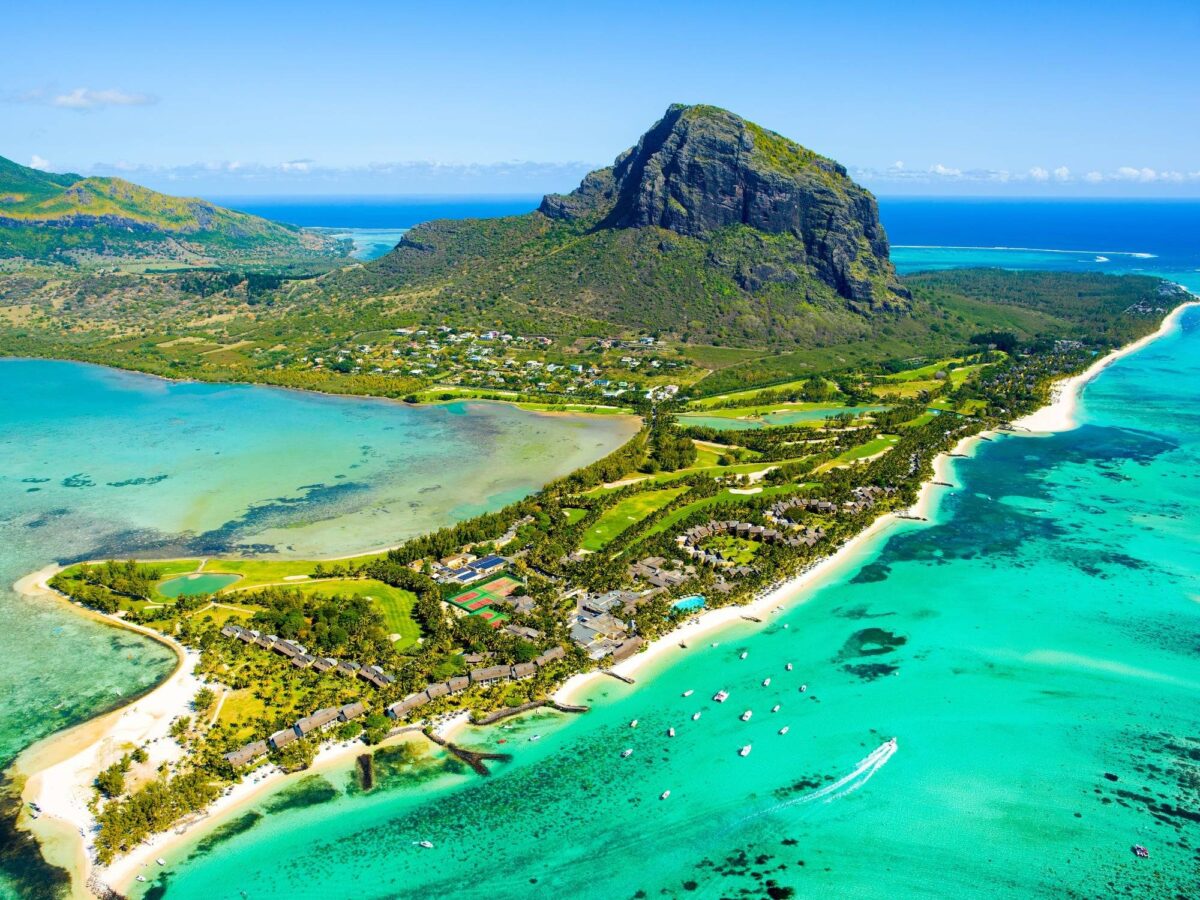 Arrival scene in Mauritius with palm trees, white-sand beach and turquoise lagoon near Belle Mare