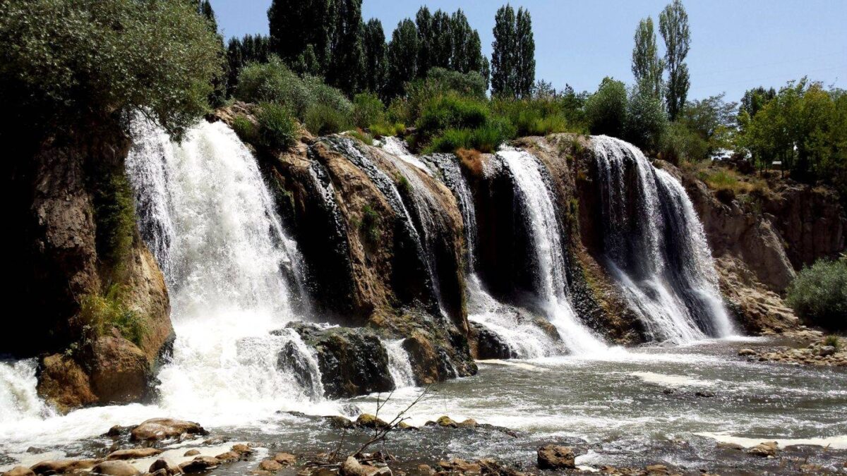 Ishak Pasha Palace overlooking a vast valley with mountains in the background near Doğubeyazıt