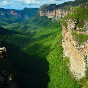 Panoramic view over Chapada Diamantina’s rugged plateaus and green valleys in Bahia, Brazil, under a clear blue sky